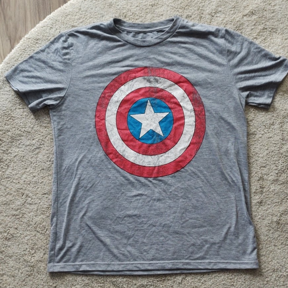 Captain America Disney Store distressed t-shirt